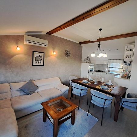 Apartman Lucia Posedarje Eksteriør billede